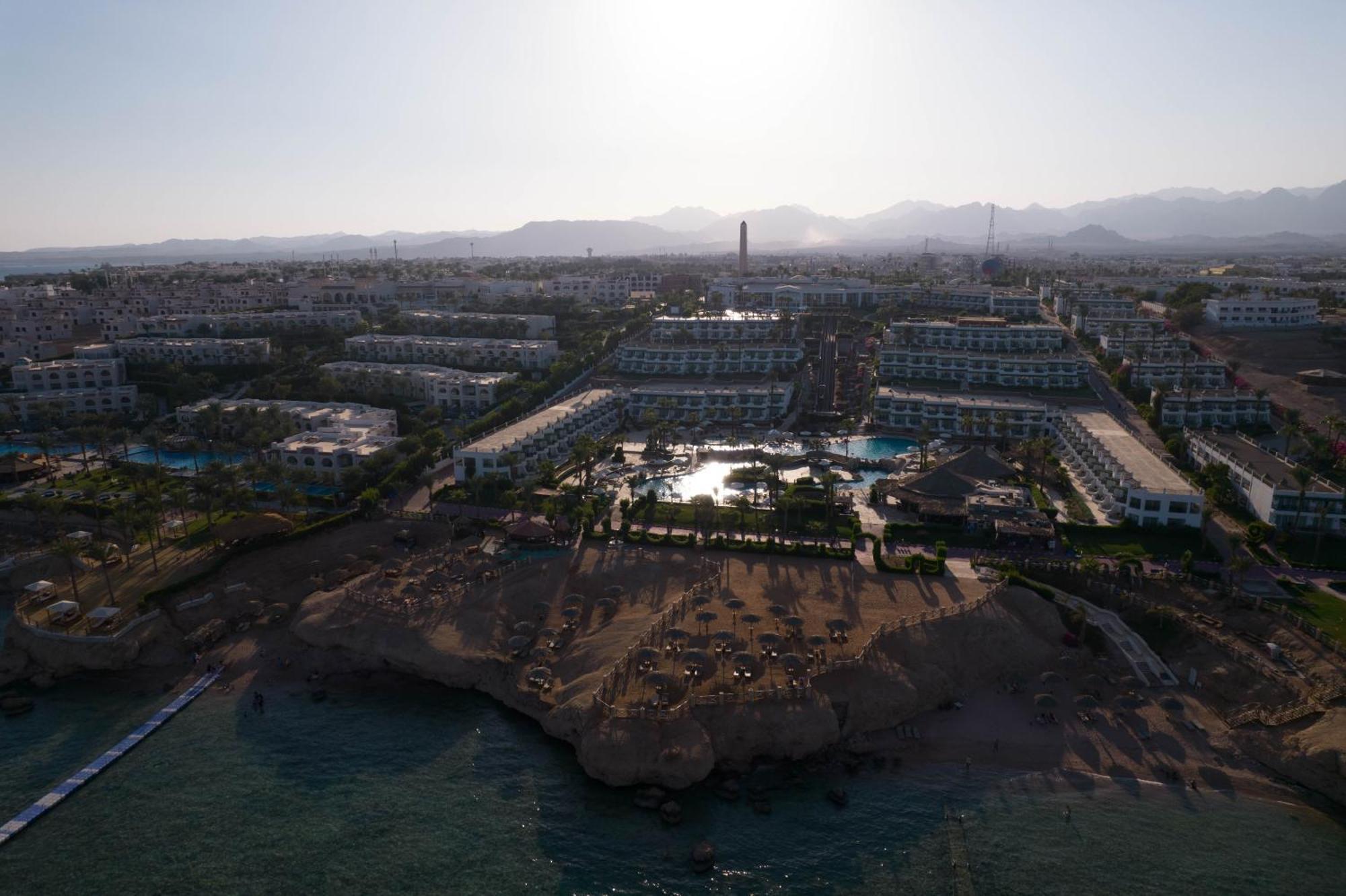 Safir Sharm Waterfalls Resort Exteriér fotografie Aerial view of the resort