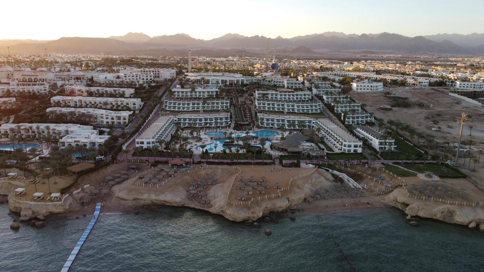 Safir Sharm Waterfalls Resort Exteriér fotografie Aerial view of the resort