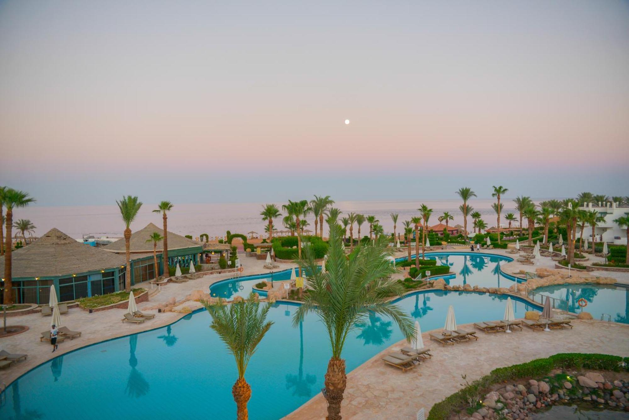 Safir Sharm Waterfalls Resort Exteriér fotografie Sunrise over the Dead Sea