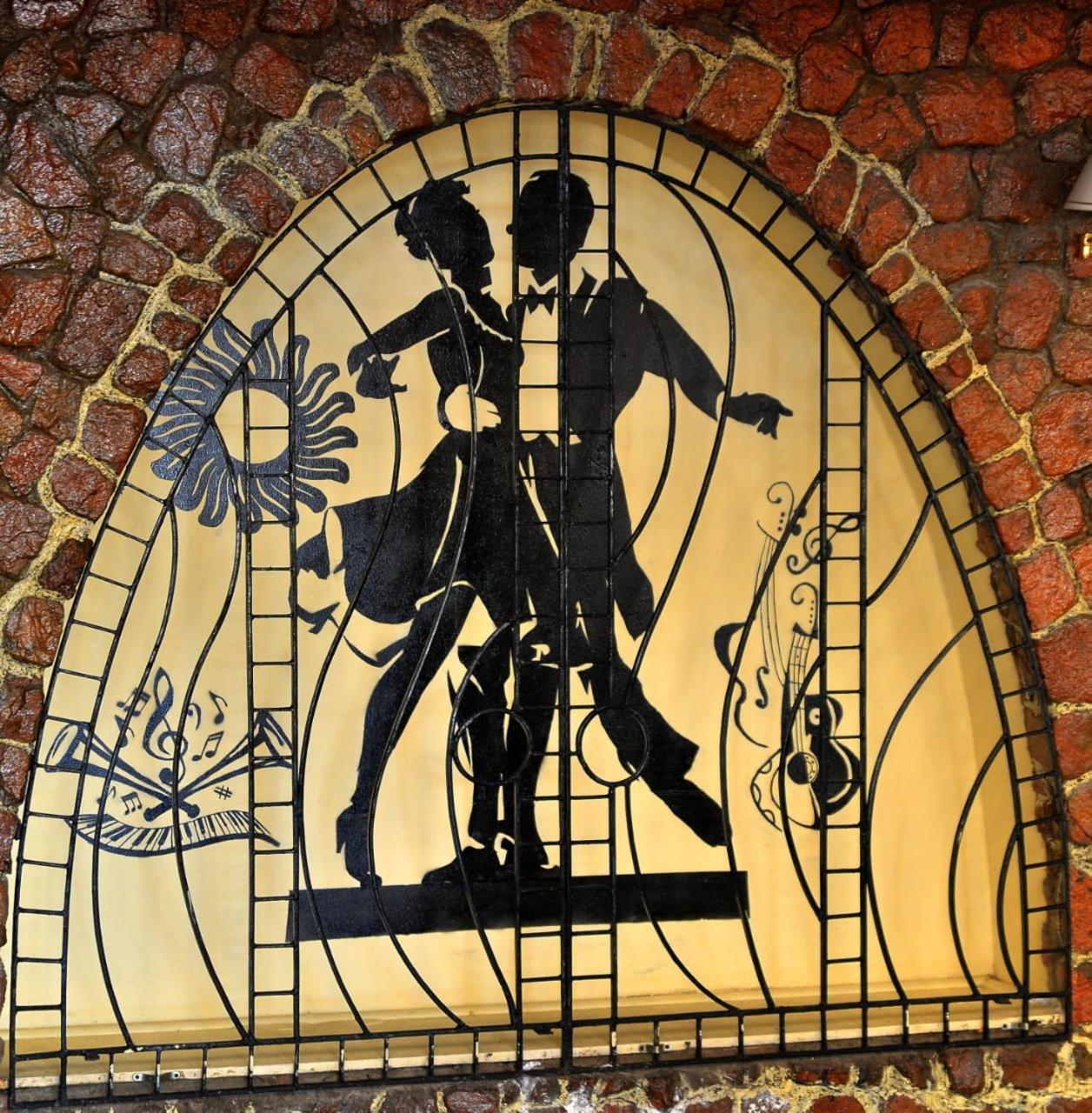 Safir Sharm Waterfalls Resort Exteriér fotografie The stained glass window at the entrance of the National Museum of Dance