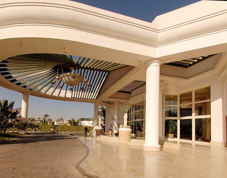 Safir Sharm Waterfalls Resort Exteriér fotografie The main entrance of the hotel