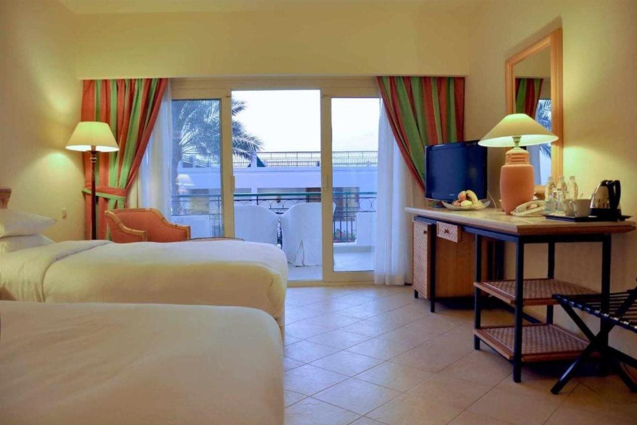 Safir Sharm Waterfalls Resort Exteriér fotografie A room at the Hilton Sharm El Sheikh